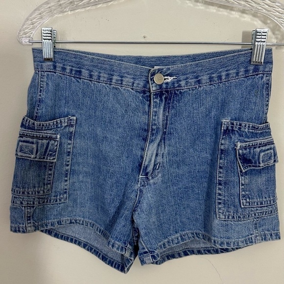 So sz 3 denim shorts with no hole or rips   Just minor distressing. Great shorts - Picture 1 of 12